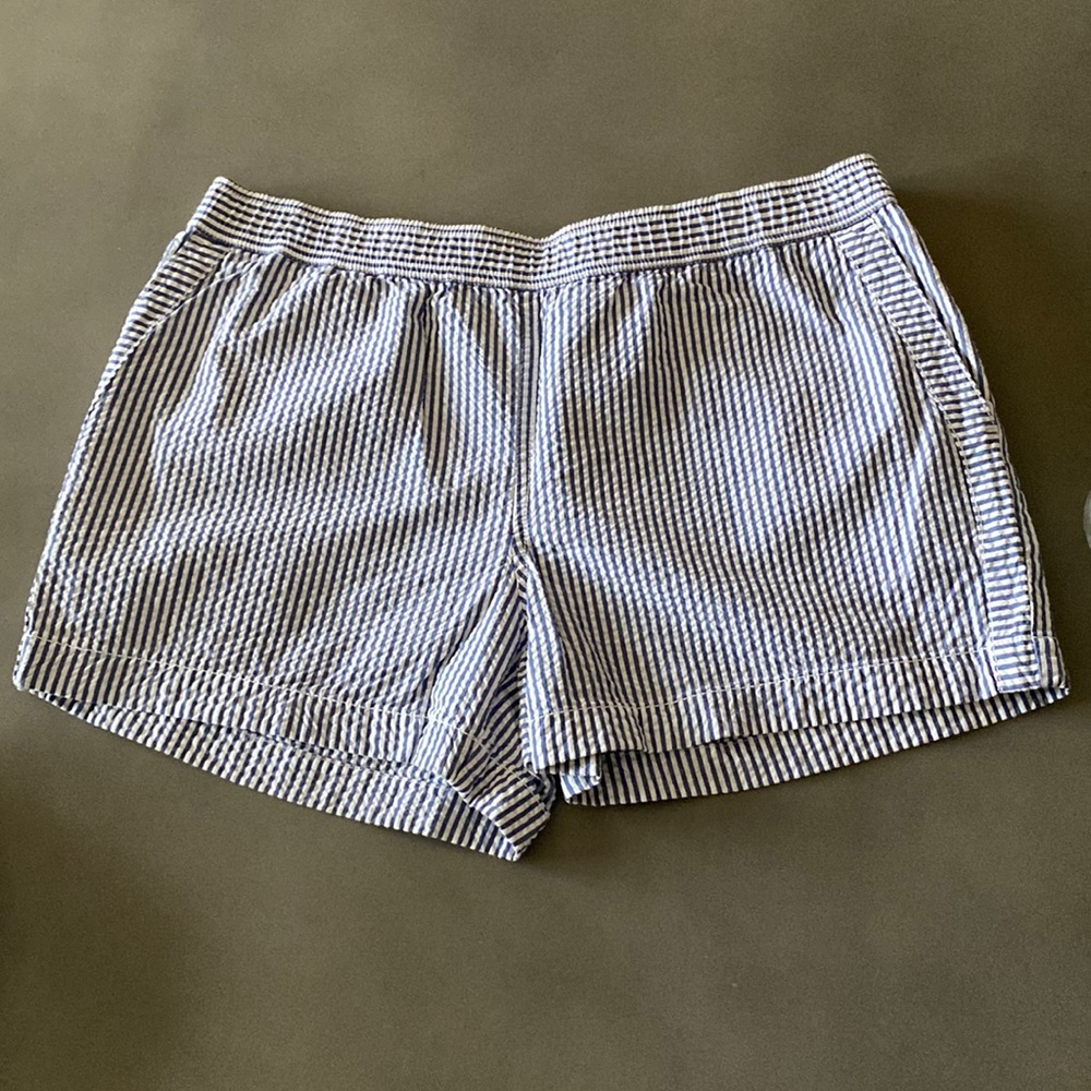 Vineyard Vines seersucker stripped shorts size XS